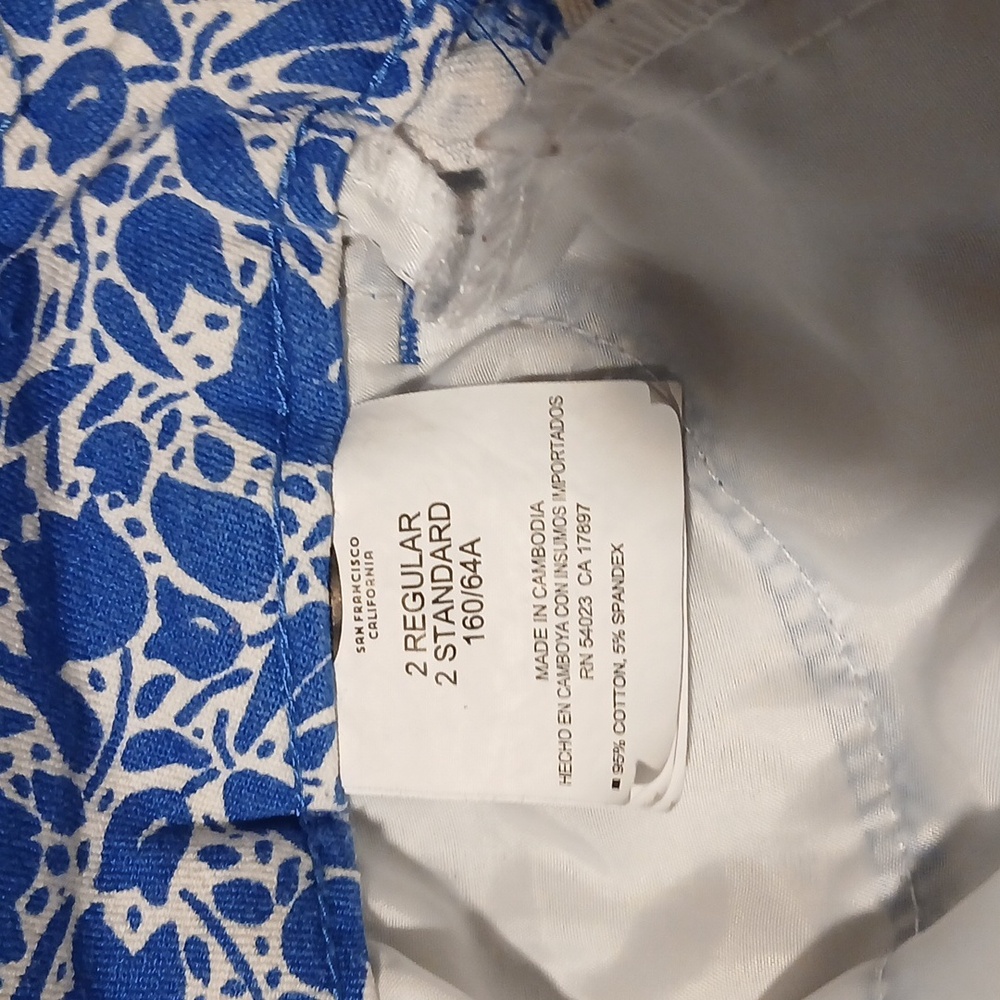 Old Navy Blue Floral Chino Bermuda Shorts - Women’s Size 2 Regular - Picture 10 of 12